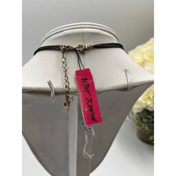 Betsey Johnson Hollywood
Glam Leopard Tiger Head Dangle Bow Gold Necklace - Picture 8 of 12